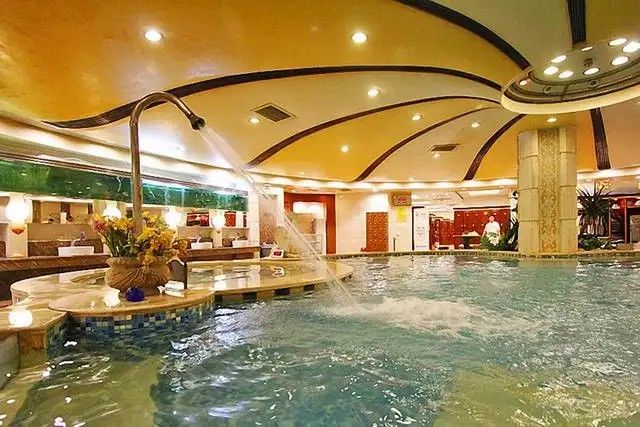 1732947308532731.jpeg 温泉浴场.jpeg